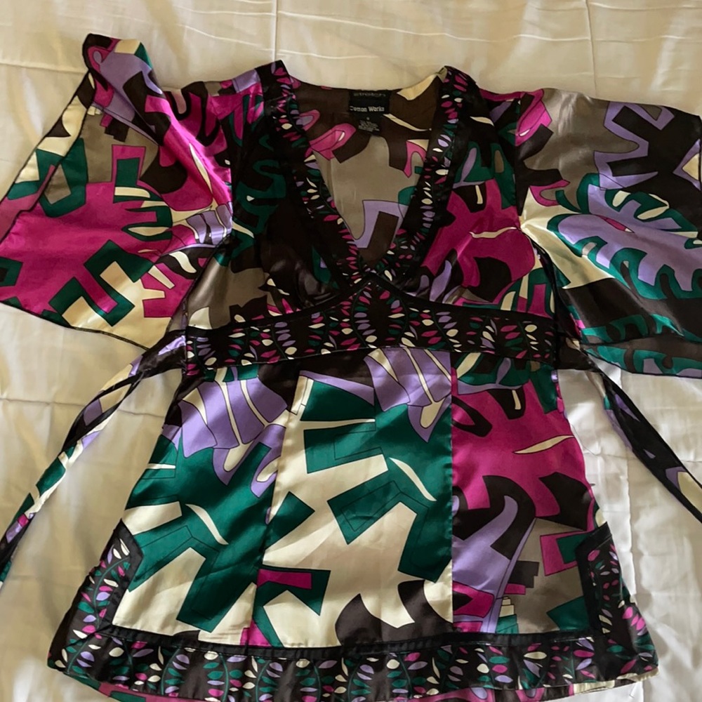Asian style sleeve v neck top
